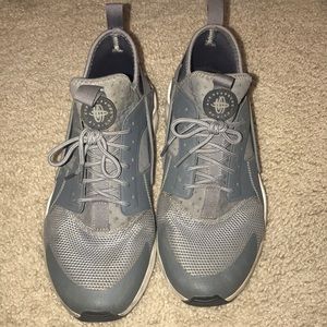 Great Condition Grey Nike Air Hurachees!